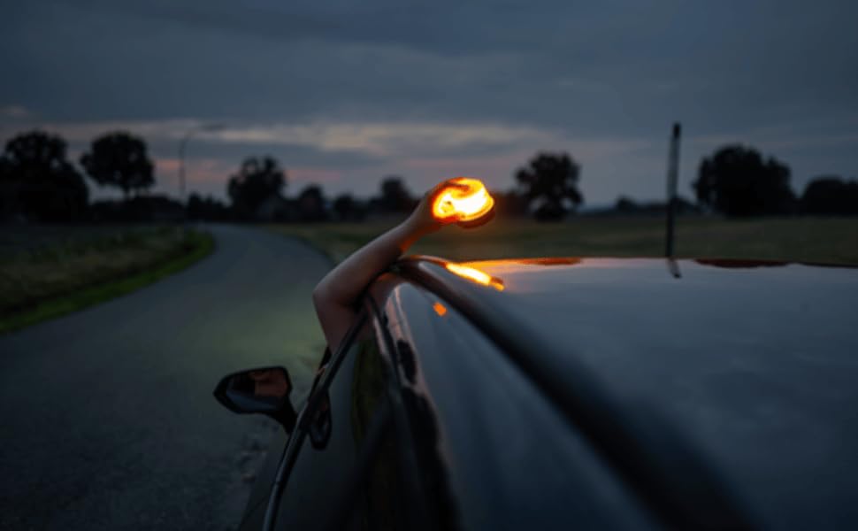 Baliza OSRAM V16 IoT DGT 3.0 instalada en coche