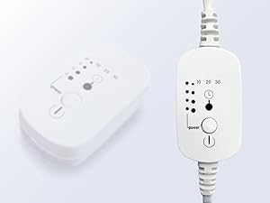 Dos dispositivos electrónicos blancos: una caja cuadrada y un controlador rectangular con ajustes de temporizador y botón de encendido. El controlador muestra los números 10, 20, 30 y tiene controles de ajuste.