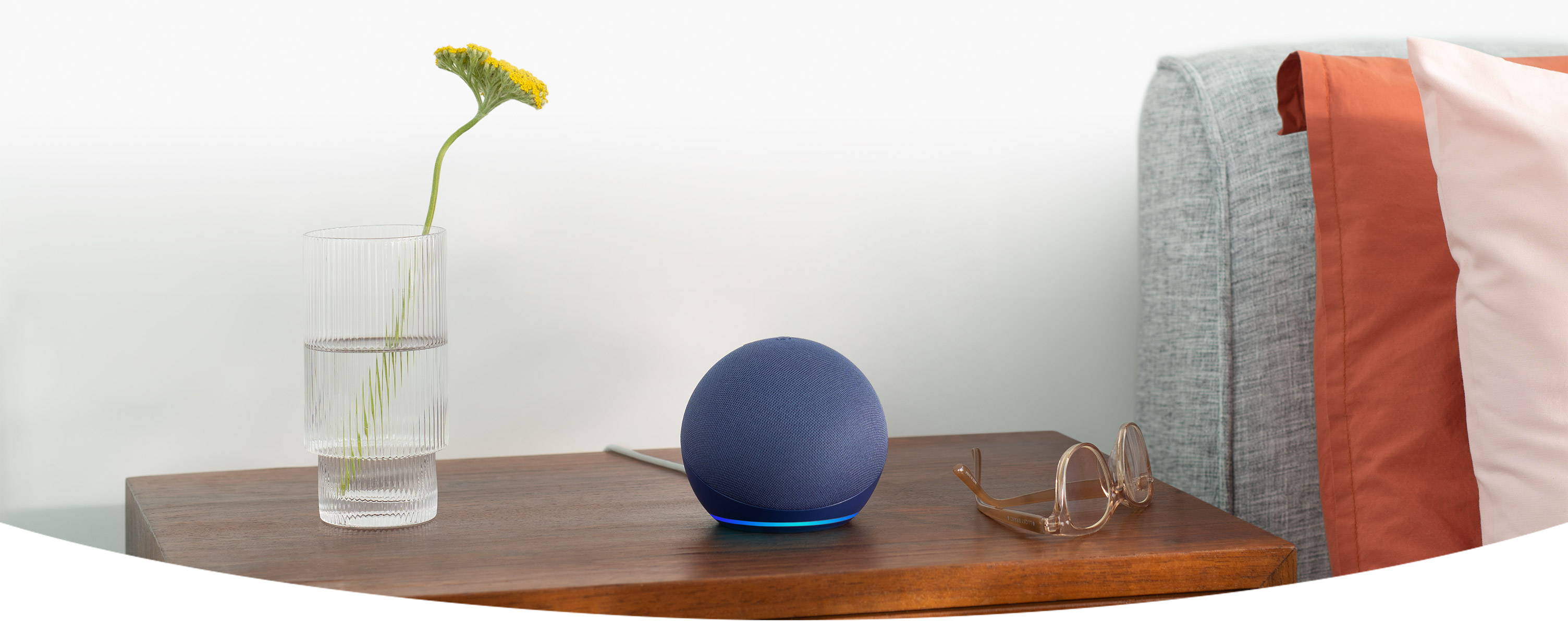 Echo Dot con sonido mejorado y graves intensos