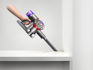 Dyson V8 Absolute con rinconera para limpiar esquinas y espacios estrechos